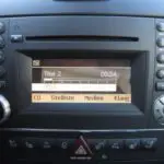 Mercedes Audio 20 Navigation - 6-fach CD-Wechsler - Laufwerk defekt – Bild 2
